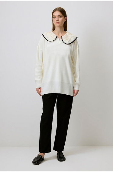 KNITWEAR SWEATER WITH EMBROIDERED DETAILED ON THE COLLAR