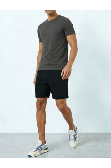 Men Solid Round Neck T-Shirt and Shorts Co-Ords