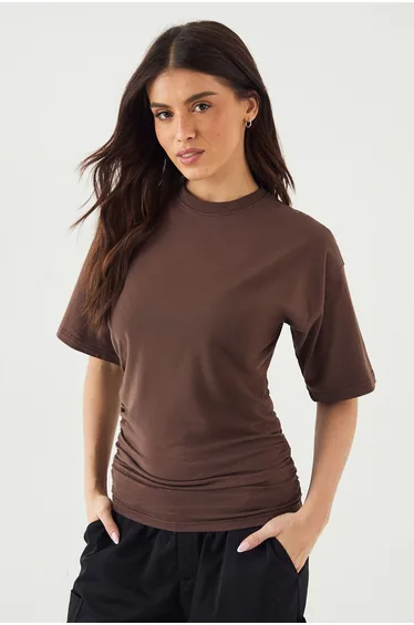 DSGN Studio Ruched Side Cinched Short Sleeve Top - dark chocolate