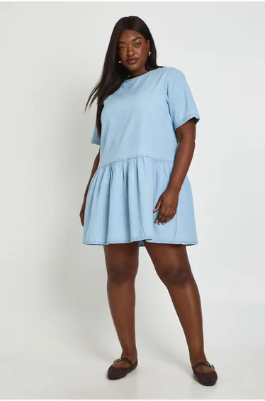 Plus Chambray Short Sleeve Skater Dress - light wash