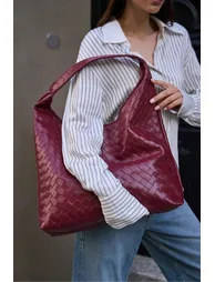 حقيبة كتف مادامرا باللون الأحمر - 4