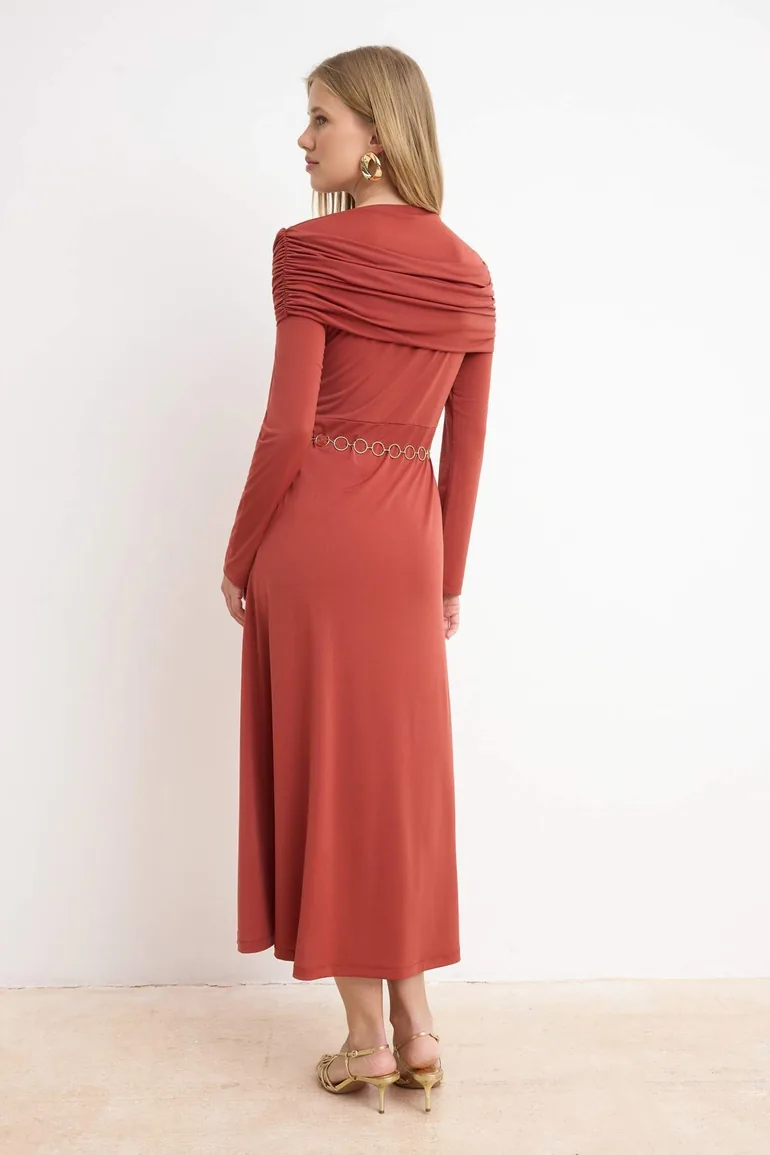 hijab bodycon dress Obsessed with this beautiful bodycon dress @fiyara.couture Beautiful shimmer hijab from @ayaat.in