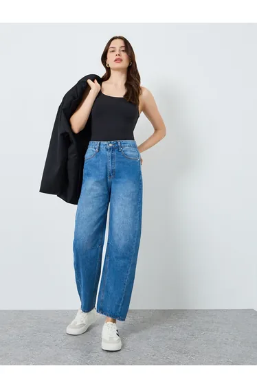 barrel fit ankle length jeans with CF seam and wash effect