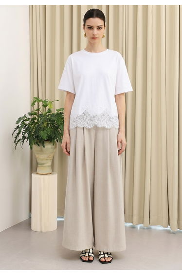 Embroidered Lace Hem Panel Cotton-Blend T-Shirt in White for Casual Brunch & Weekend Outings