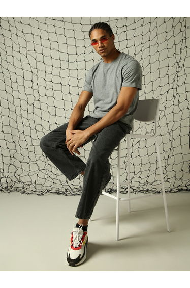 Mid Rise Straight Fit Jeans
