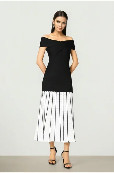 فستان بأكتاف مكشوفة