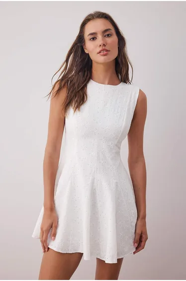 فستان قصير سادة بتطريز - كريمي