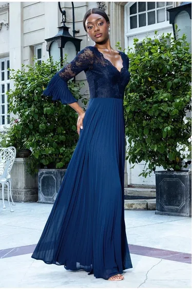 فستان ماكسي شيفون بتصميم بشكل A بكسرات بصدر دانتيل بحواف سكالوب لون كحلي