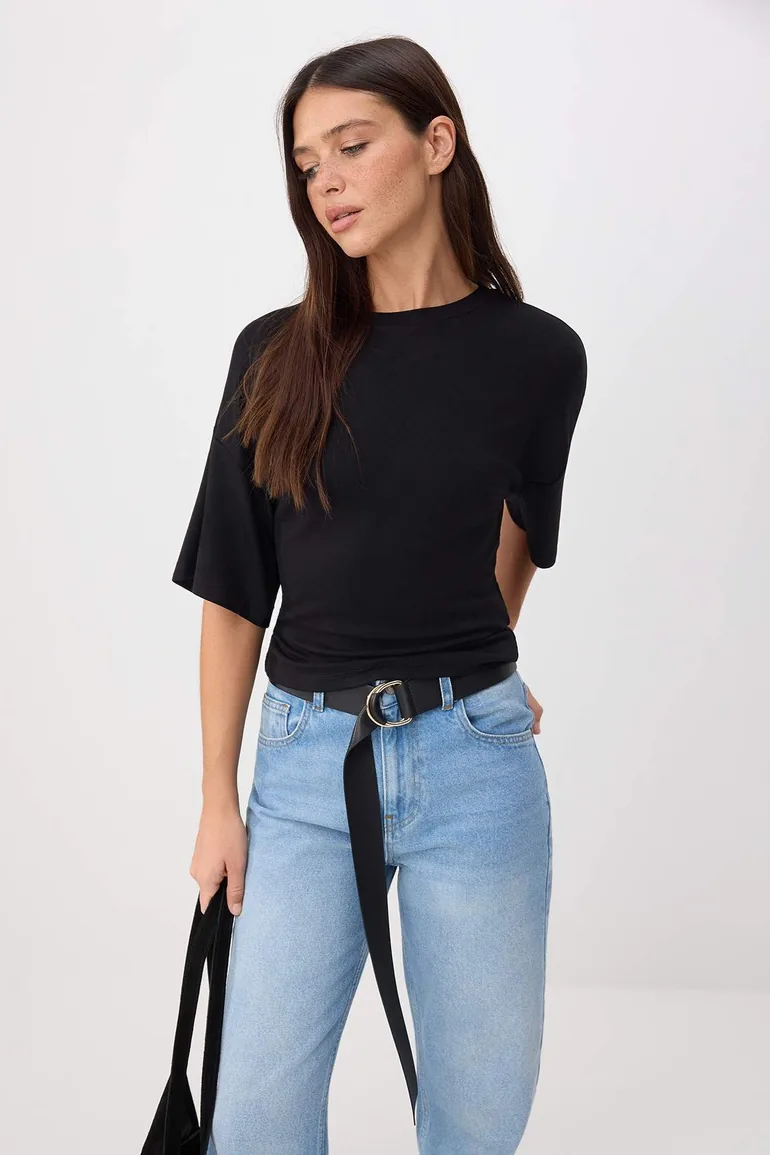 Black Fitted Low-Sleeve Three-Quarter Soft Knitted T-Shirt - 1