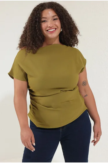 بلوزة كريب بسحاب لون أخضر - للمقاسات الكبيرة