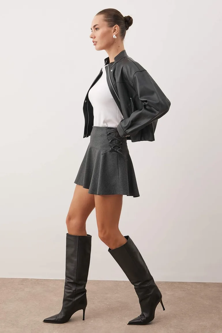 Anthracite lace detailed shorts skirt - 1