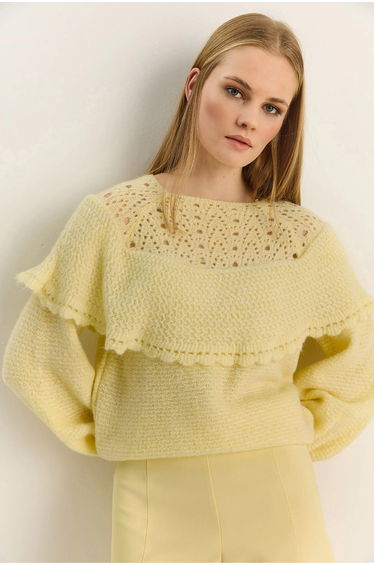 LUCCI Ribbed Boat Neck Thick Sweater with Frilly Detail