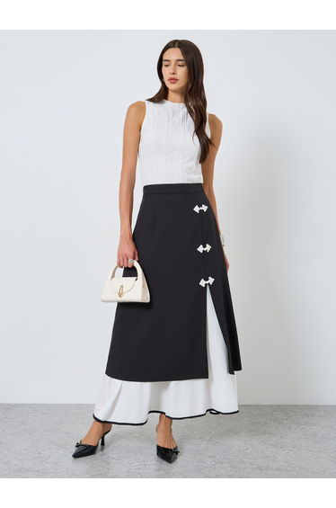 Women Contrast Button Detail Ruffle Hem Skirt