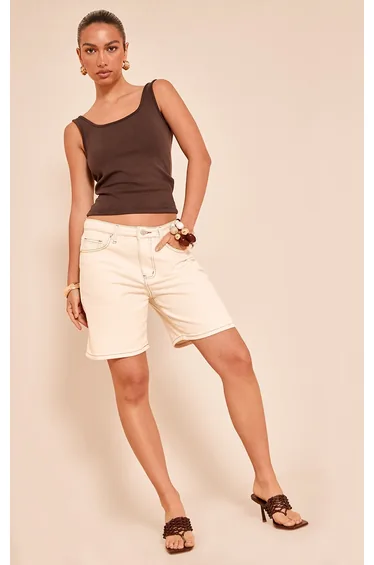 شورت دينيم بخصر منخفض لون كريمي 