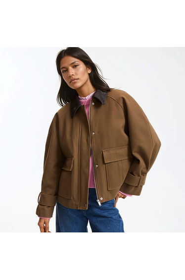 Short Loose-Fitting Jacket in A-Line Style