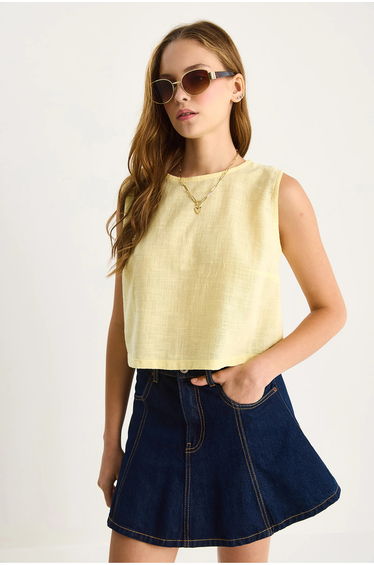 LUCCI Linen Blend Cropped Crew Neck Blouse