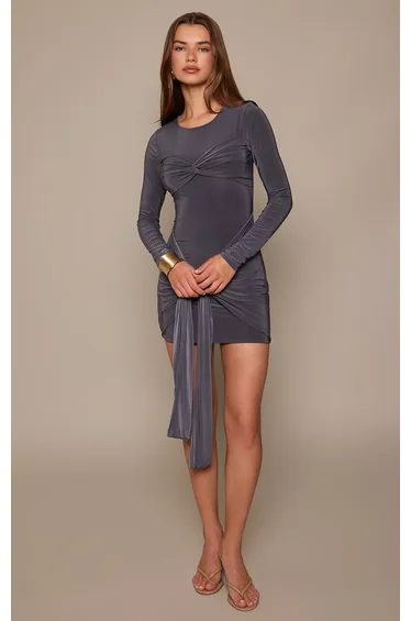 فستان بريتي ليتل ثينق رمادي قصير بقصة ضيقة بأكمام طويلة