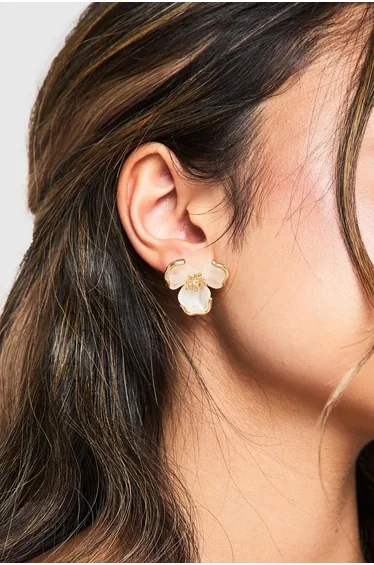 أقراط بوهو باللون الذهبي