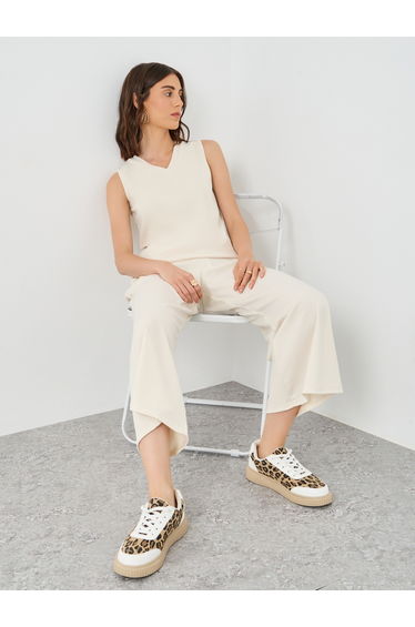 Women Cream Sleeveless Top and Pants Co-Ords