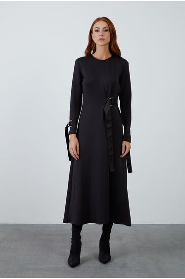 Grosgrain Ribbon-Detailed D Buckle Accessorized Midi Black Sporty Dress