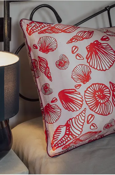 غطاء وسادة جيسيكا راسل فلينت متعدد الألوان