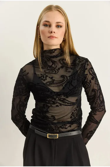 توب بيانكو لوتشي شيفون أسود بطبعة أزهار بأكمام طويلة