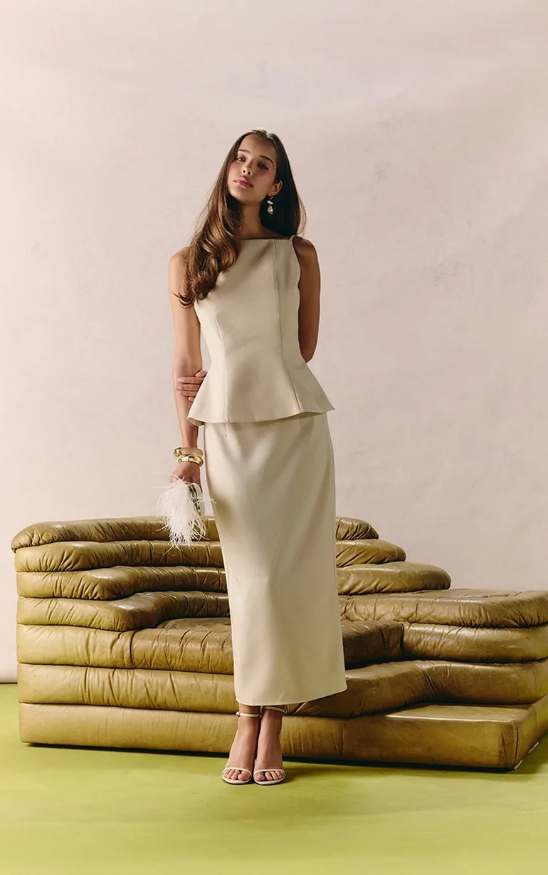 توب  بريتي ليتل ثينق بلا أكمام