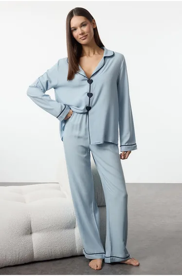 طقم بيجاما ساتان لون أزرق