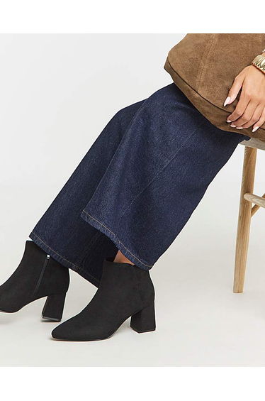 Point Ankle Boot Block Heel Ex Wide