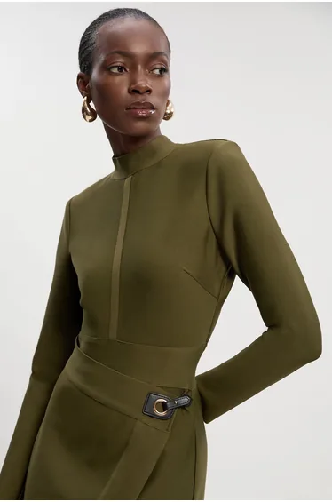 فستان قصير محبوك بنمط شرائح