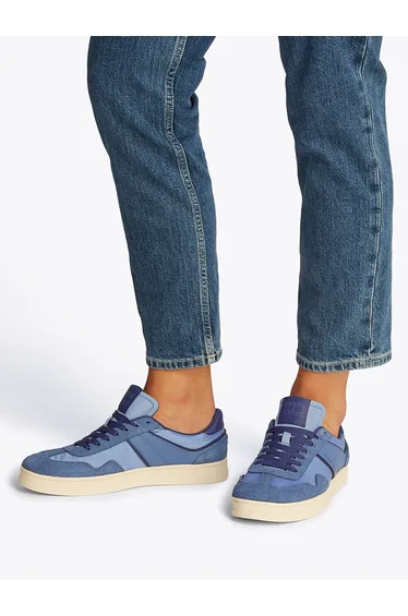 حذاء سنيكرز تومي هيلفيغر باللون الكحلي