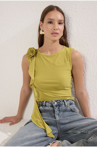 Oil Green Rose Accessory Detail Ruffle Elastic Regular Knitted Blouse
