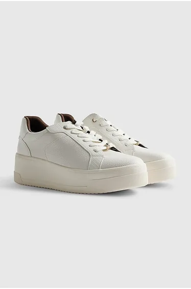 حذاء رياضي (تراينرز) ريفر آيلاند باللون الأبيض