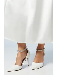 حذاء كعب عالي باللون الأبيض - 2