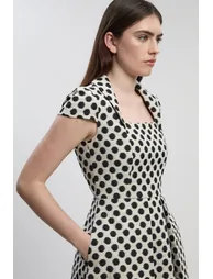 فستان ميدي بياقة مربعة بطبعة منقطة - 1