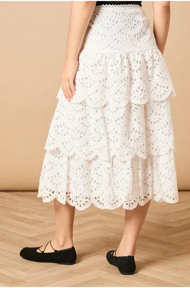 تنورة ميداكسي مخرمة بطبقات متدرجة