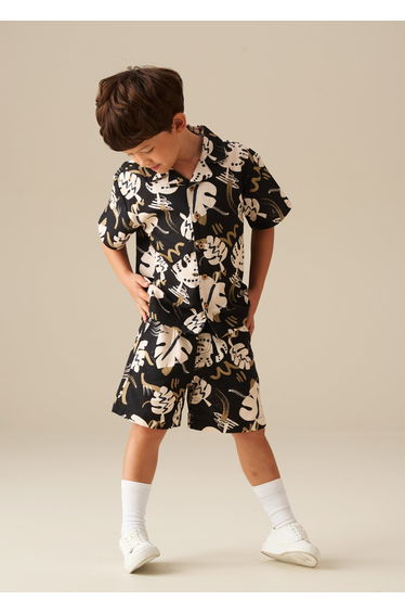 Finn Leaf Print Textured Short