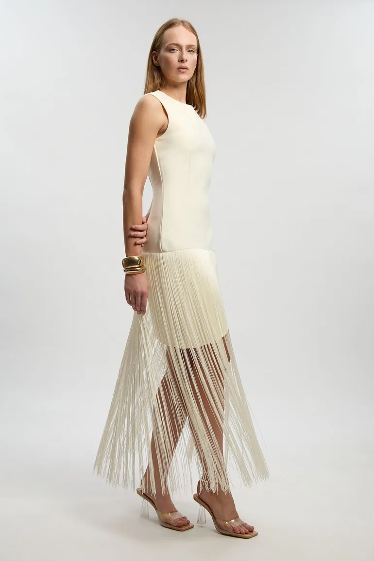 فستان محبوك بحواف شراشيب