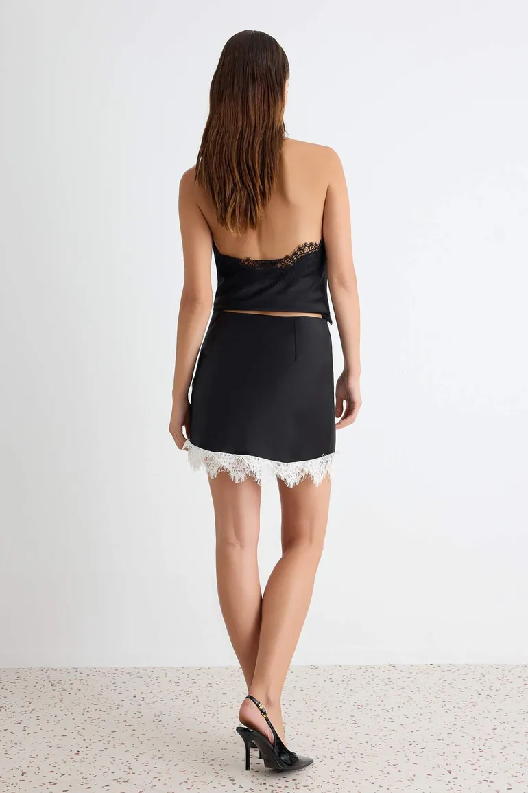 Black Lace Detailed Slit Mini Woven Satin Skirt - 3