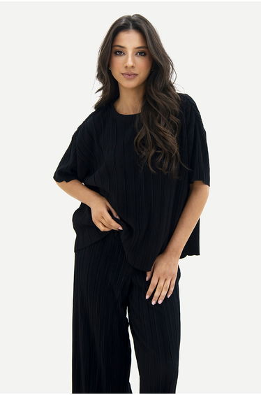Black pleated trousers