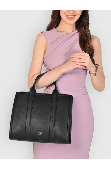 حقيبة يد باللون الأسود