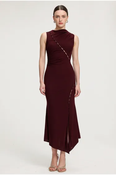 فستان أحمر ميداكسي بقصة ميرمايد