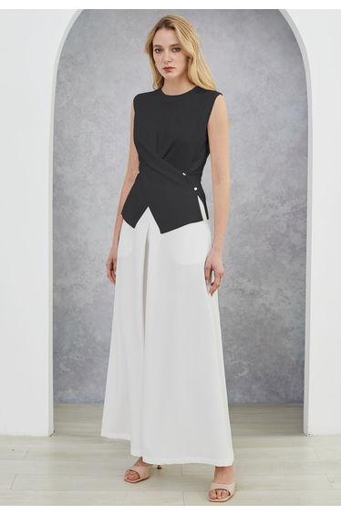 Crisscross Buttoned Waist Sleeveless Knit Top in Black