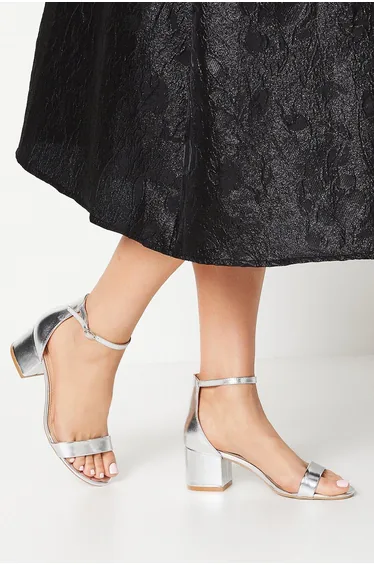 حذاء بكعب عريض وسط