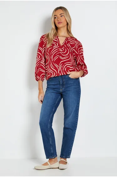 دوروثي بيركينز بلوزة أحمر بفتحة