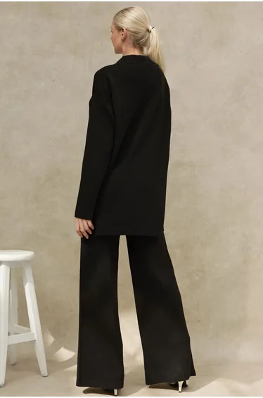 طقم بنطلون محبوك بأرجل عريضة بخصر عالي و سويتر طويل