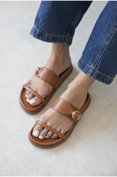 Zeus Women's Buckle Detail Casual Comfort Leather Slippers product thumbnail 2