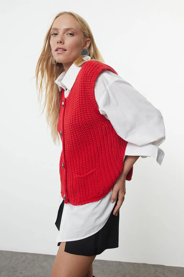 Red Crew Neck Fitted Vest - 3