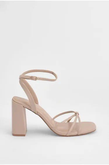 صندل ميسباب باللون البيج