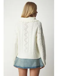 Women's Bone Pearl Buttons Pattern Knitwear Sweater - 2